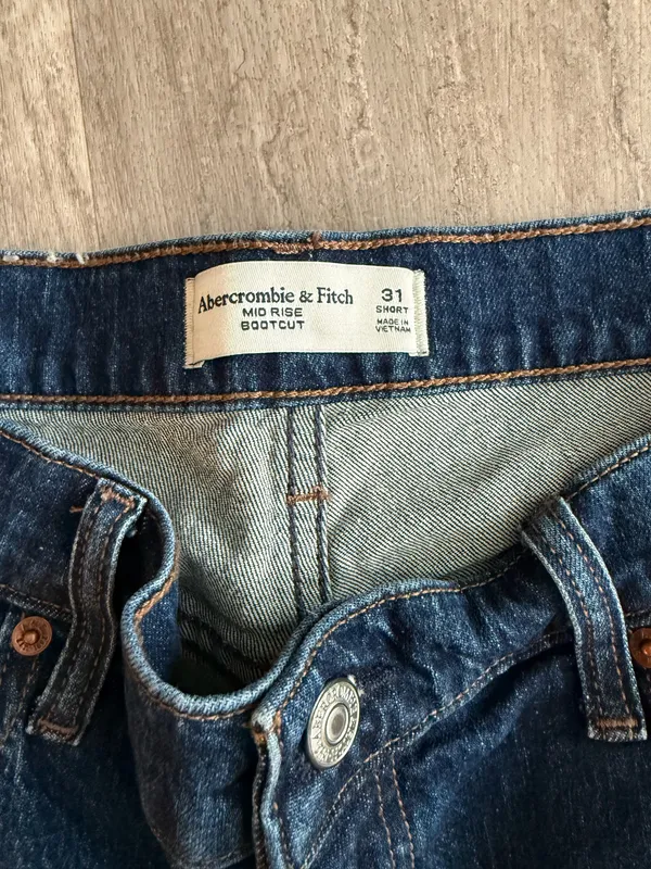 Abercrombie Mid-Rise Bootcut Jeans - Image 4
