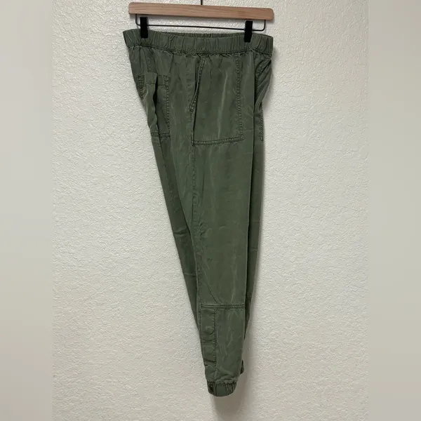 AMERICAN EAGLE OUTFITTERS Distressed Green Jogger Pants - Image 13