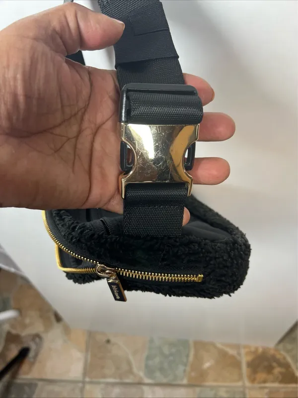 Lululemon Crossbody Bag Black Belt - Image 5