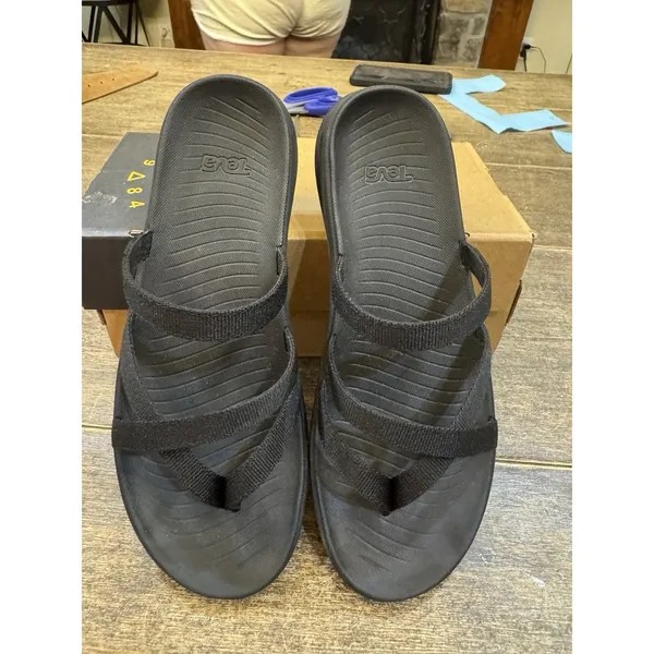 Teva Women's Teva Tirra Traveler flip-flop sandal Size 6 Black Strappy‎ - Image 2