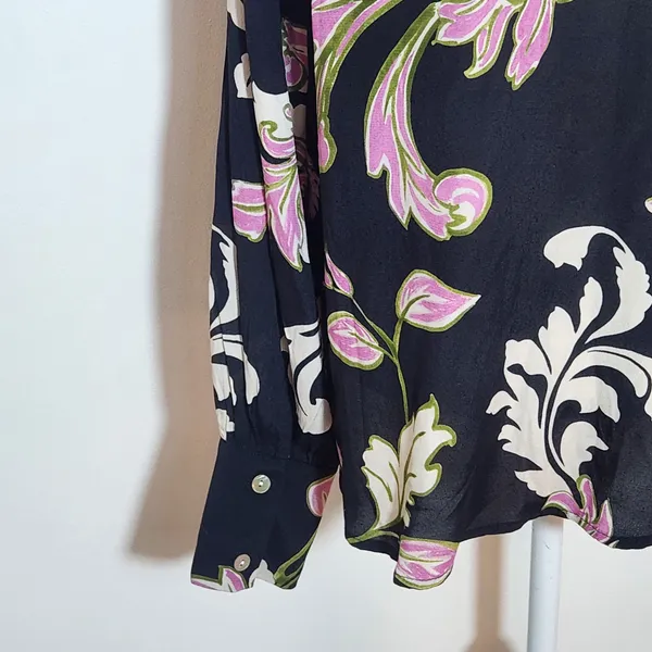 Karen Kane Black and Pink Floral Print Blouse Size Medium NWT - Image 7