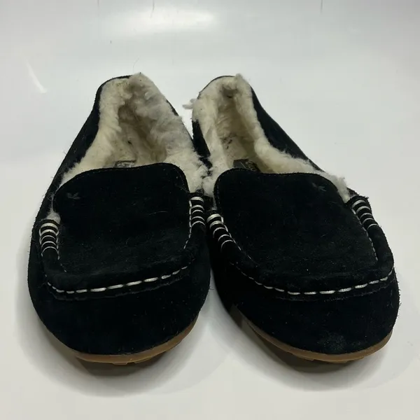 Koolaburra‎ black shearling lined slippers size 7 - Image 2