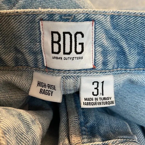 BDG High Rise Baggy Distressed Size 31 - Image 5