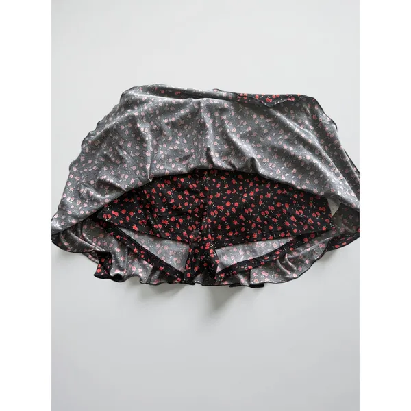 House Brand Women Black Red Floral Rose Print Skort Mini Skirt Shorts Size S NWT - Image 3