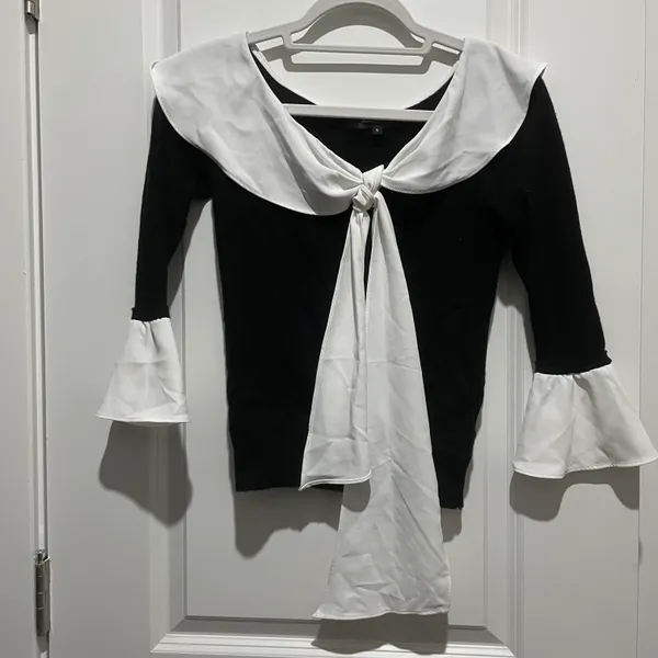 Long sleeve black blouse with white collar bow Size XXS - Image 2