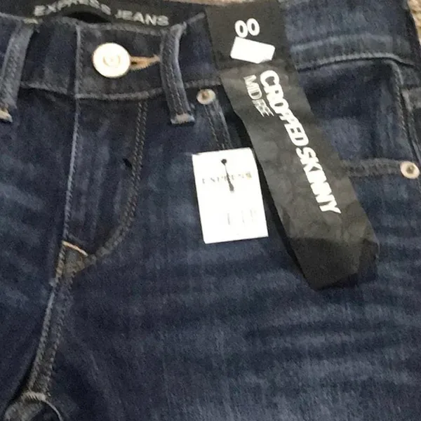 Brand new size 00 mid rise cropped jeans! $65 on sale for $40.99 - Image 4