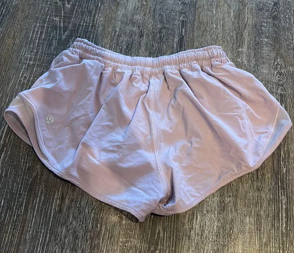 Lululemon Shorts Hotty Hot 2.5" - Image 5