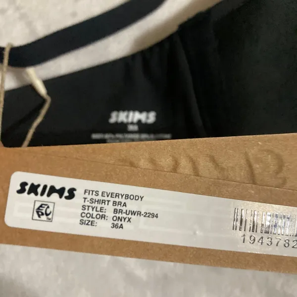 SKIMS Fits Everybody T-Shirt Bra 36A - Image 4