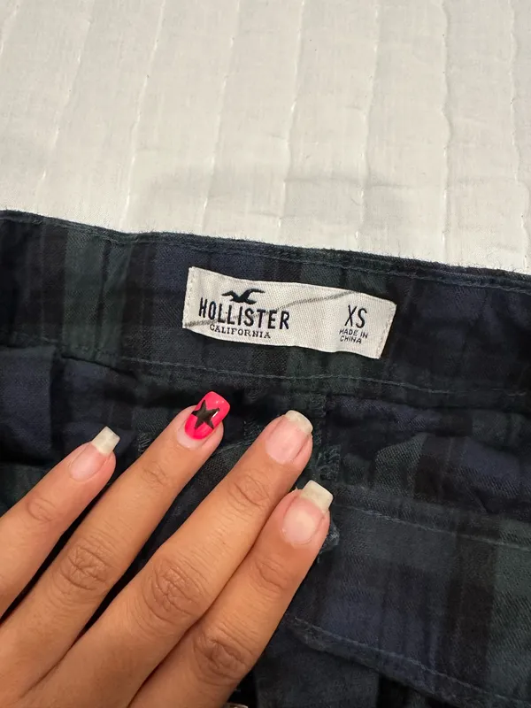 Hollister Plaid Mini Skirt Size XS - Image 3
