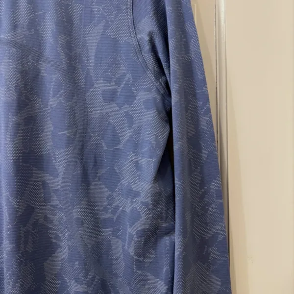 Lululemon Swiftly‎ Tech Long Sleeve Hip Length 8 Blue Camo Athletic - Image 4