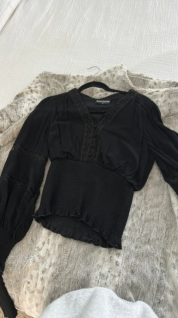 Black flowy top - Image 2