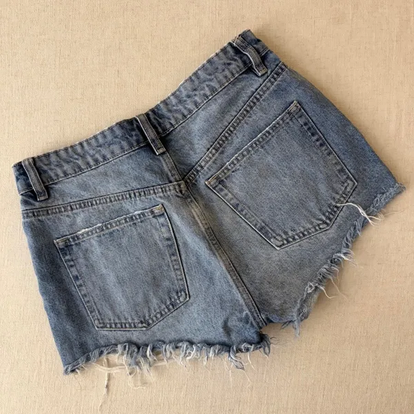 Zara Women‎ Distressed Denim Shorts Medium Wash Button Fly Size 4 - Image 3