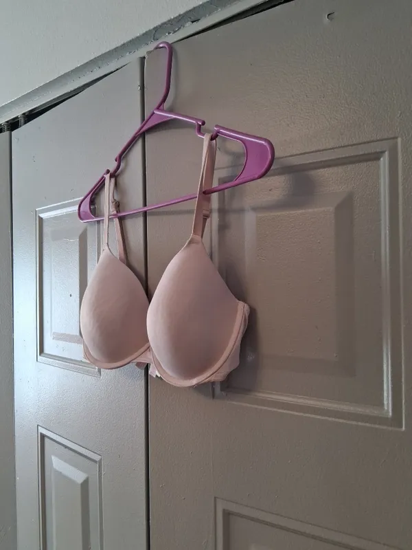 PINK Victoria's Secret wear everywhere t-shirt lightly bra in light pink size 34D - Image 2
