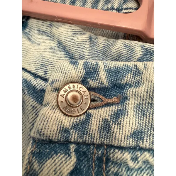 American Eagle Curvy Mom Shorts Womens 6 Light Wash Distressed‎ Super High Rise - Image 4