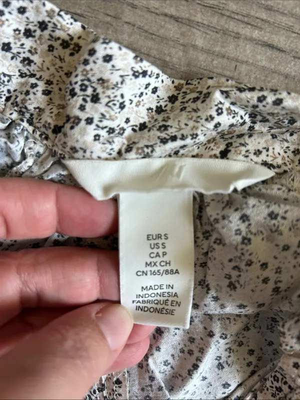 H&M White Puff-Sleeve Floral Blouse - Image 2