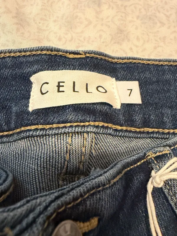 bnwt cello cropped skinny ripped jeans - Image 6