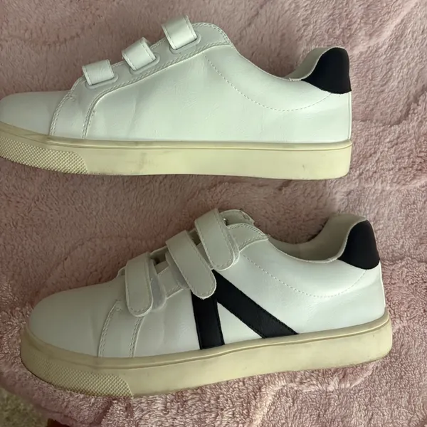 MIA izzie sneakers - Image 3