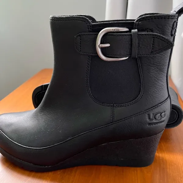 UGG NWOB!  arleta waterproof boots! - Image 5
