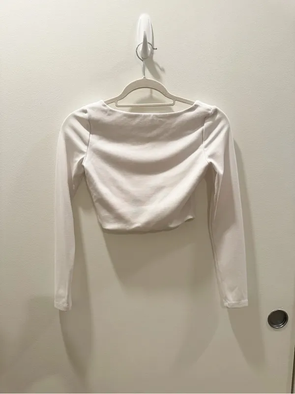 Aritzia Babaton White Crop Top Long Sleeve Size XS - Image 5