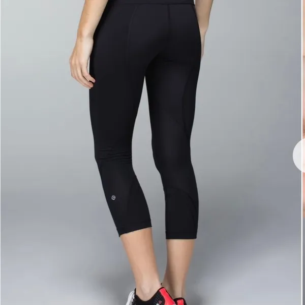 Lululemon Inspire Crop II *Luxtreme in Black size 8 - Image 10