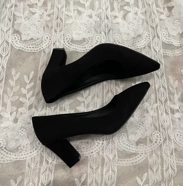 SheIn Pointed Toe Faux Suede Chunky Heeled Pumps - Image 5