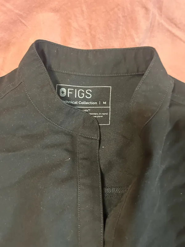 Black FIGS Set Scrubs - Image 3
