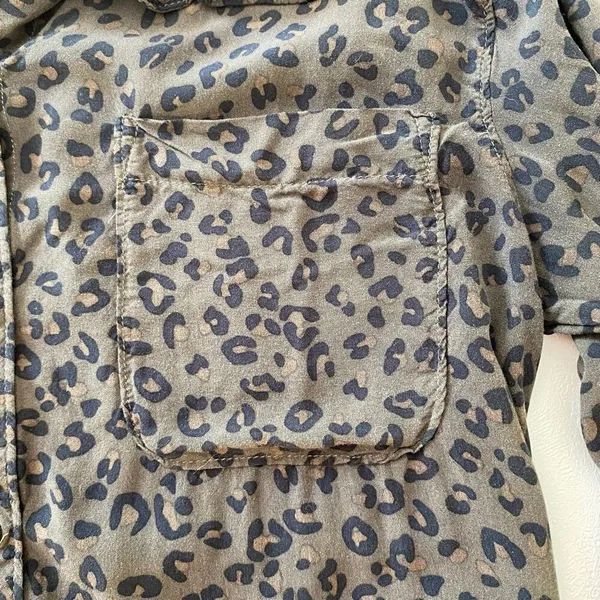 Abercrombie & Fitch Leopard Print Button Down Shirt Women’s Small - Image 6