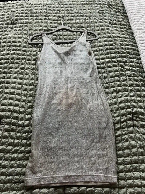 Silver metallic bodycon dress with a V-neckline and spaghetti straps. Size: S #glamour #party #bodycon - Image 3