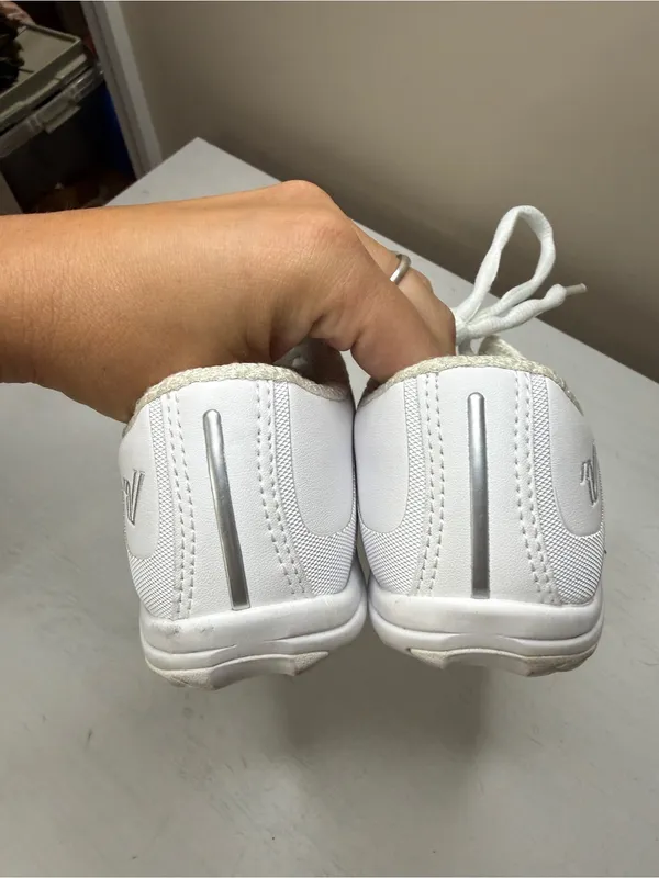 Varsity Miza+ White Cheer Shoes. Size 6.5 - Image 7