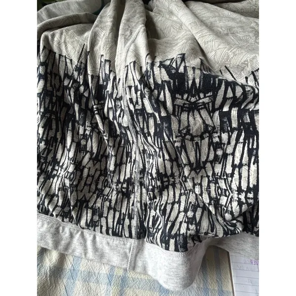 Lululemon Savasana Wrap sweatshirt jacket Large grey pencil sketch - Image 7