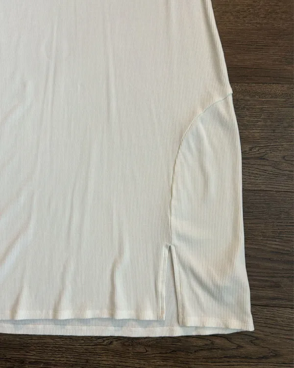 Short sleeve white T-shirt dress - Image 2