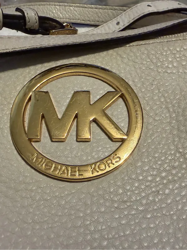Michael Kors Crossbody Pebbled Leather Bag Logo Purse PICTURES for normal wear - Image 4
