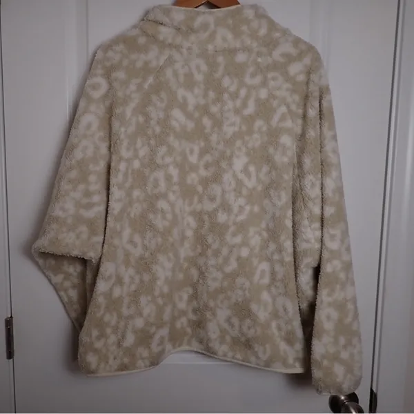 All in Motion Women's Sherpa Cropped Jacket - Beige and white leopard size XXL - Image 4