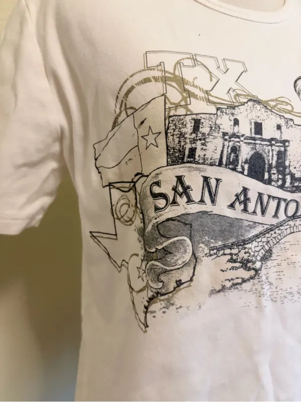 5/$30 🎈 Sun T’s medium Magical San Antonio Color-Changing Graphic Tee - Image 3