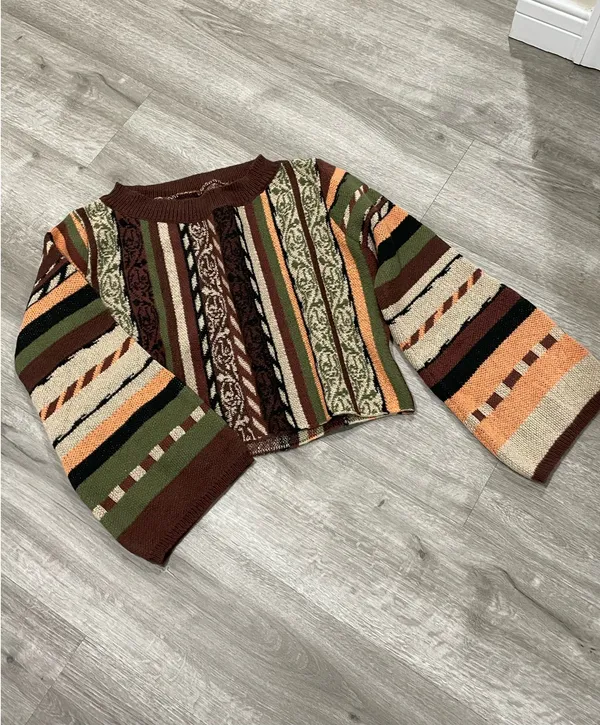 Crop Sweater Size L - Image 4