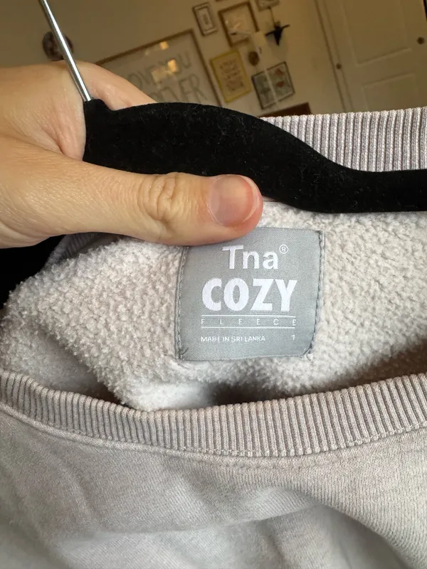 Aritzia TNA Cozy Cropped Fleece Sweatshirt - Image 2