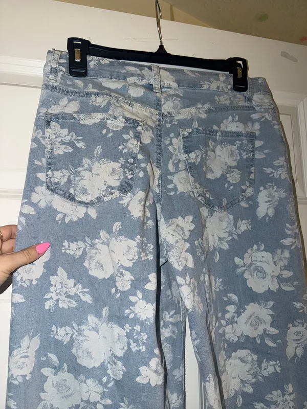 Madden Girl Floral Jeans - Image 7