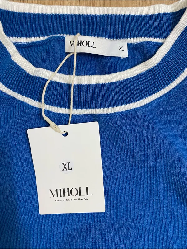Sleeveless Ribbed Tank Top in Bright Blue with White Trim - Image 4