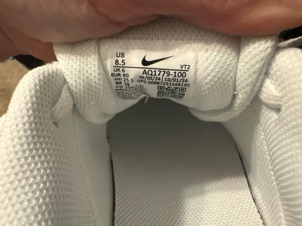 All white unisex Nike sneakers - Image 5