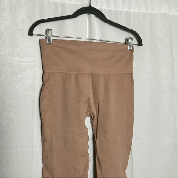 Set‎ Active Cropped Athletic Pull On Elastic Waist Workout Leggings Size Medium - Image 3