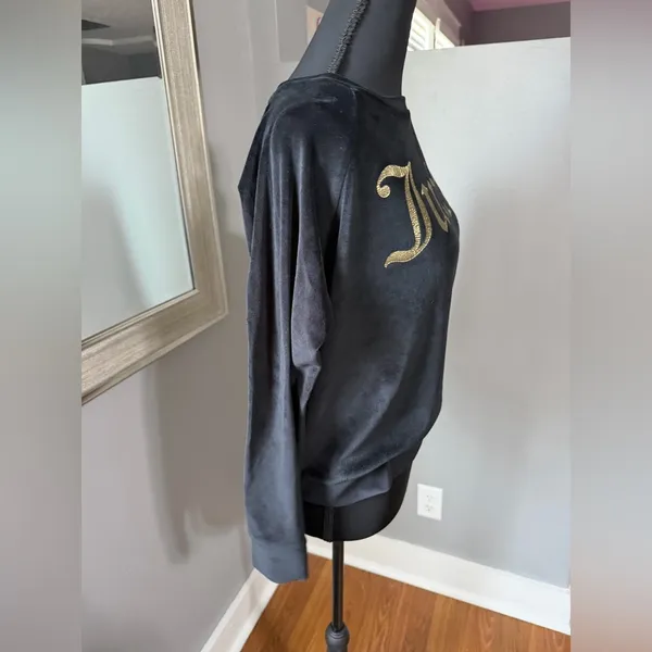 Juicy Couture Sleepwear Black Velour Top with Gold Logo Size Small. - Image 5