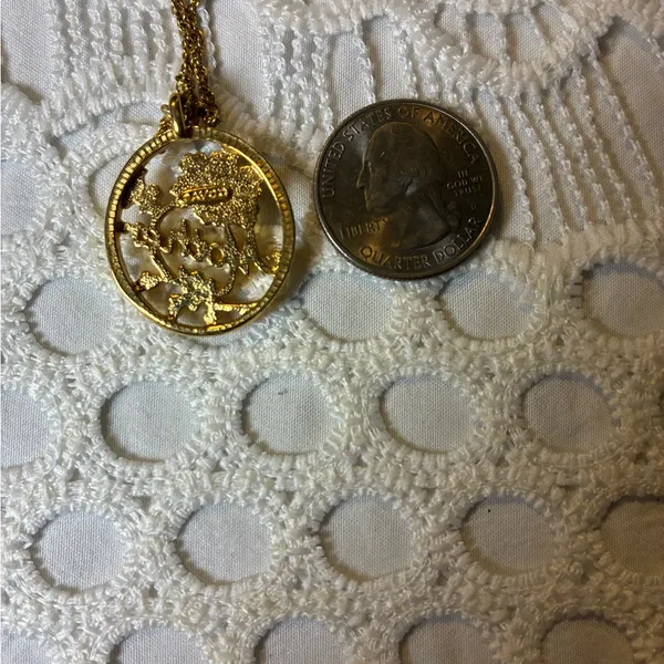 Avon Gold 'Mother' Pendant Necklace - Image 5