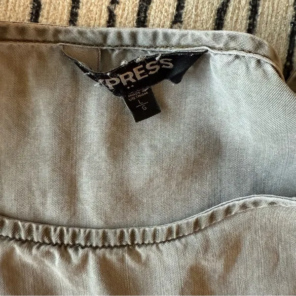 Express Gray/Green Olive Short Sleeve Women'sLight Denim Tee Large - Image 3
