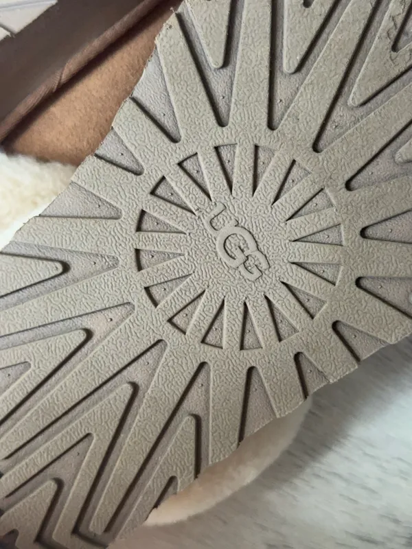 UGG Women’s Slippers - Image 3