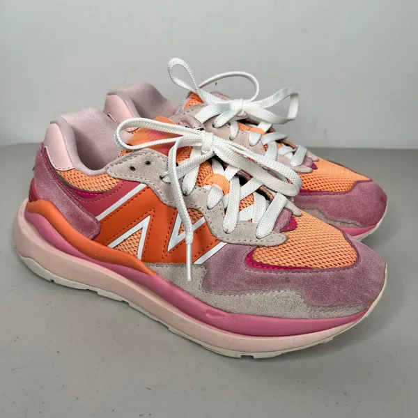 New Balance 57/40 Suede Valentines Day Sneakers Size 6.5 - Image 2