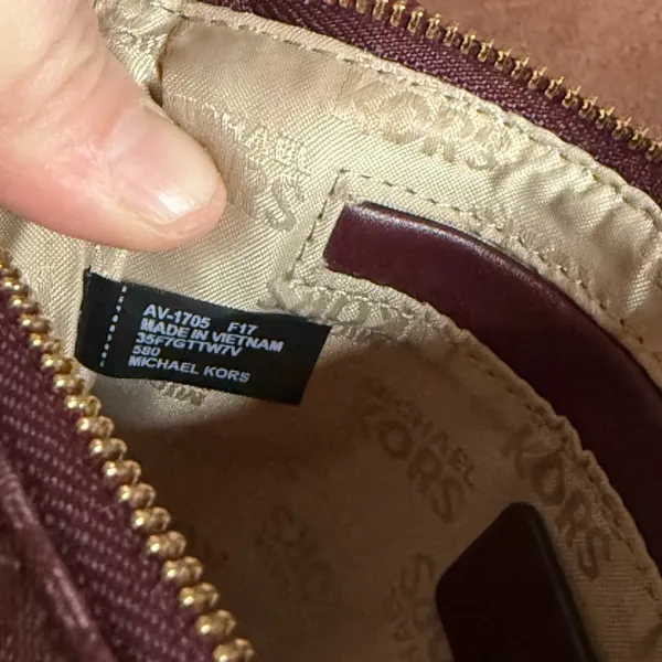 Michael Kors Jet Set Large Signature Wristlet Maroon. - Image 5