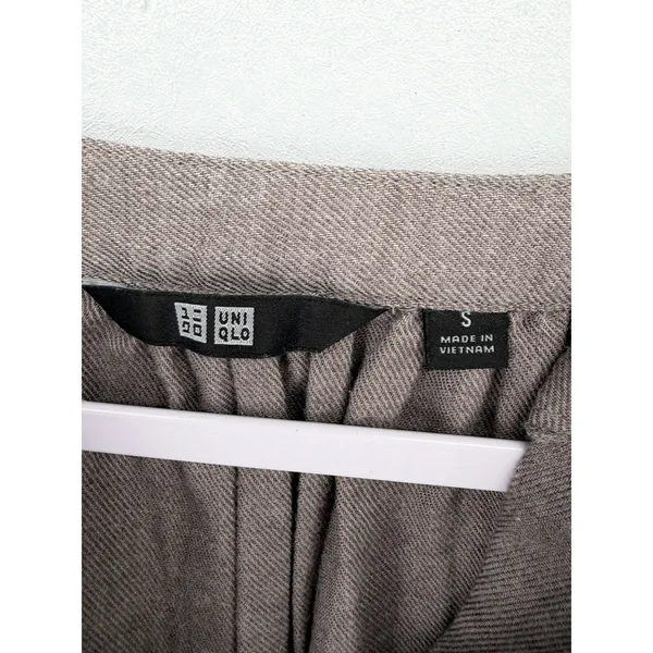 Uniqlo‎ Womens Blouse Brown Taupe Gathered V-Neck Long Sleeve Small - Image 4