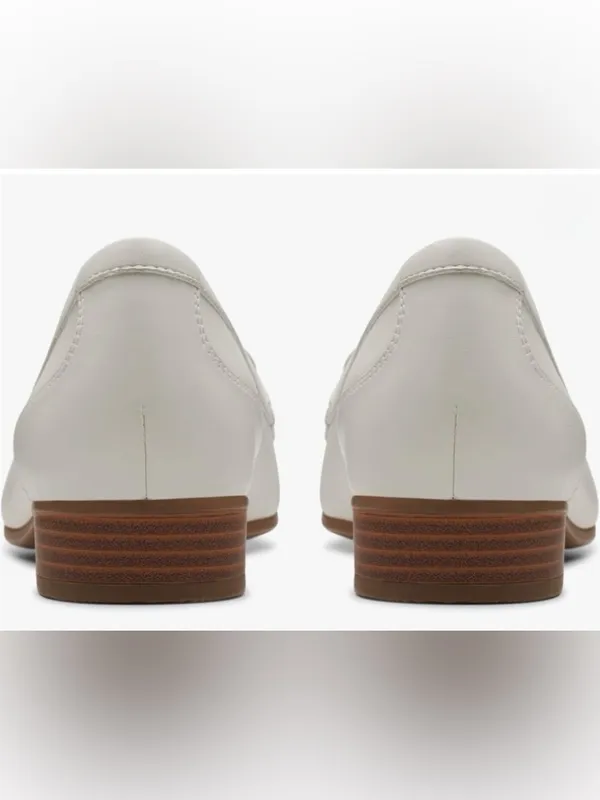 Clarks Off White Leather Loafer with Silver Trim Size 8 - Image 5