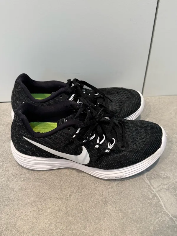 Nike Black Sneakers Women’s 5.5 - Image 2