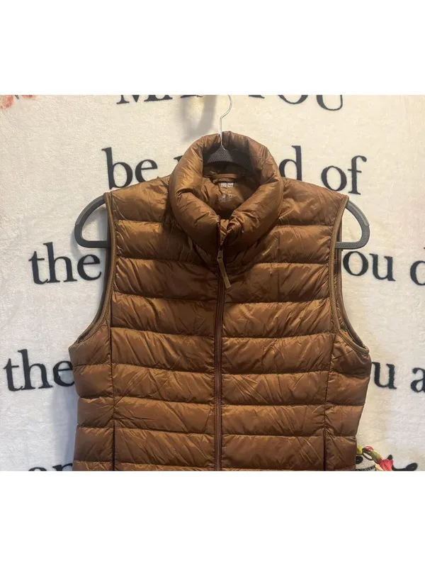 UniQlo Ultra Light Down Vest Women’s Medium Packable Full Zip Puffer [COPY] - Image 2